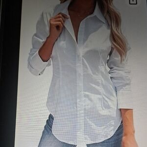 ONE SIZE.    BRANDY MELVILLE BUTTON WHITE BLOUSE